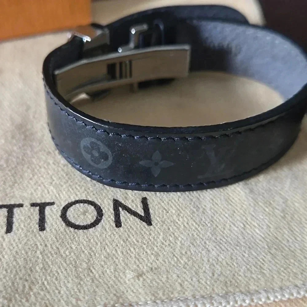 Louis Vuitton Good Luck Black Leather Bracelet with dust bag and box - Picture 2 of 5